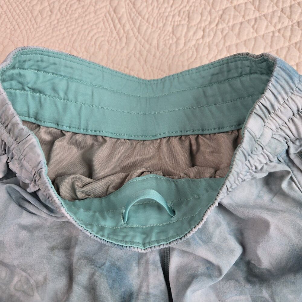 Lululemon Tracker Short V 4” Size 6 Diamond Dye White Wash Marsh Green Swift - Picture 5 of 9